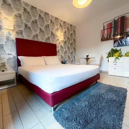 Rossovino 3* קומו