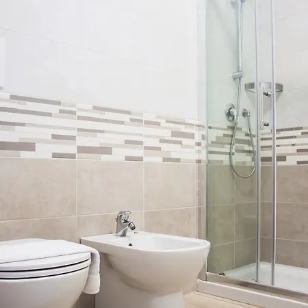 Rossovino מלון קומו