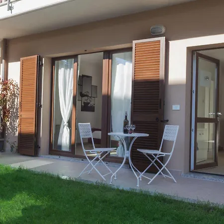 Rossovino מלון קומו