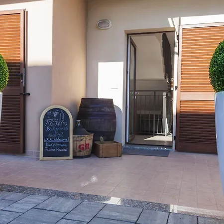 Rossovino מלון קומו