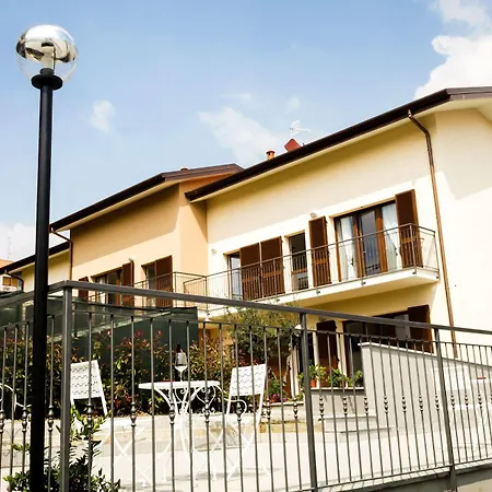 מלון Rossovino קומו