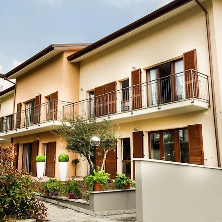 Rossovino 3* קומו