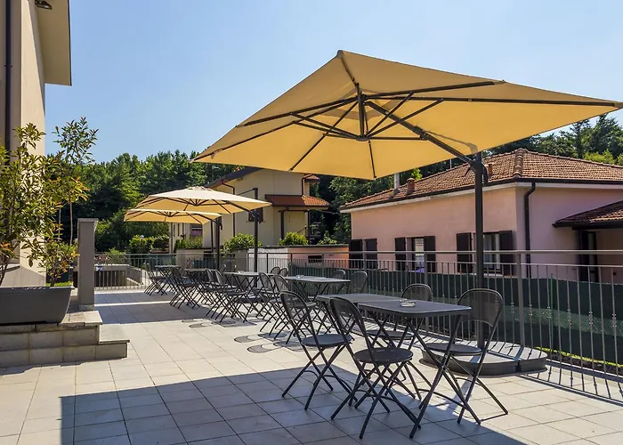 科莫罗索维诺酒店 3* 科莫